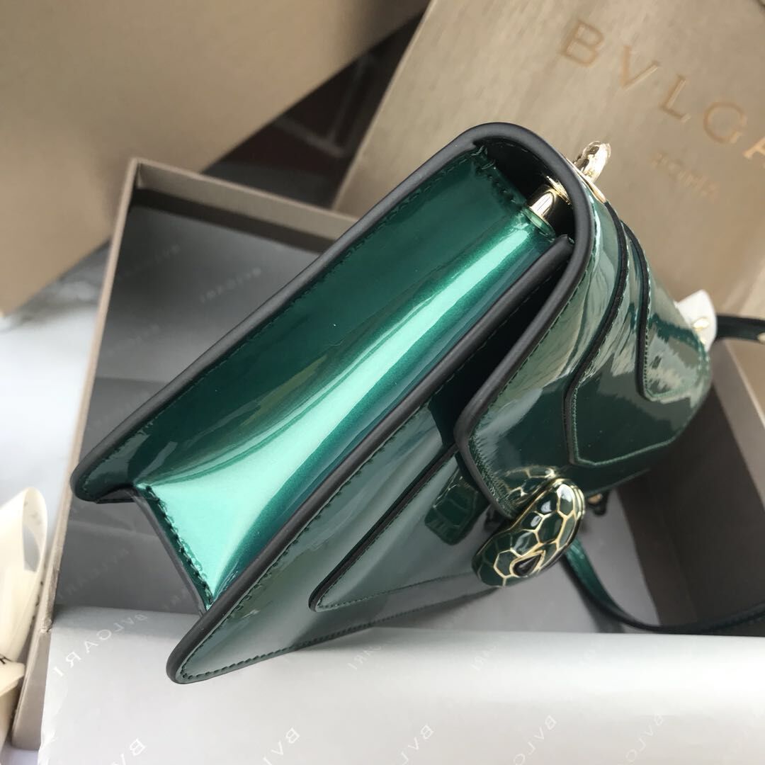 BVLGARI Serpenti Forever metallic-leather shoulder bag 4953 green BVLGARI Serpenti Forever metallic-leather shoulder bag 4953 green