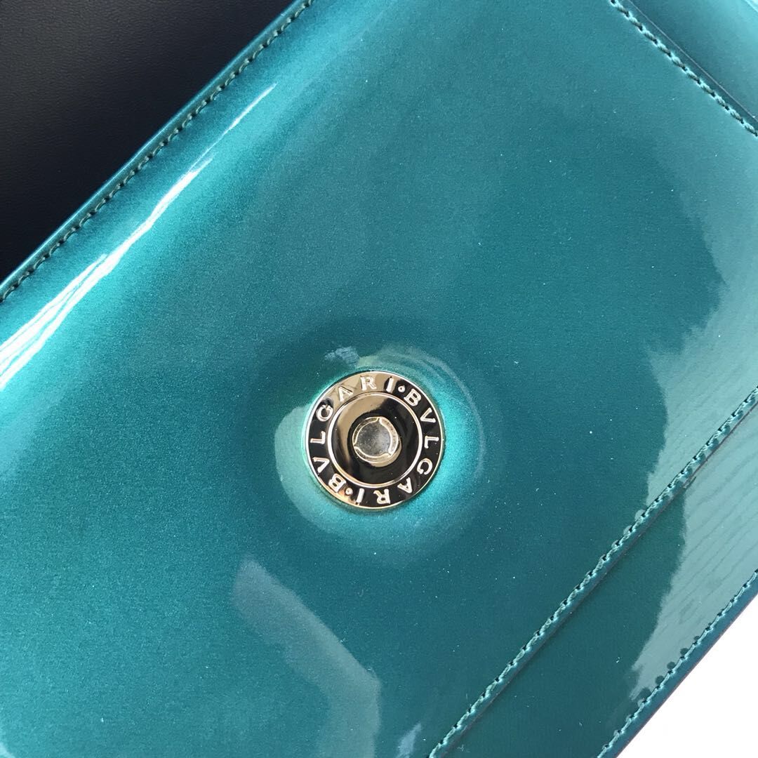 BVLGARI Serpenti Forever metallic-leather shoulder bag 4953 green BVLGARI Serpenti Forever metallic-leather shoulder bag 4953 green