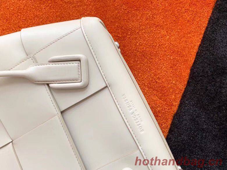 Bottega Veneta Original Weave Leather Arco Top Handle Bag 70013 White Bottega Veneta Original Weave Leather Arco Top Handle Bag 70013 White