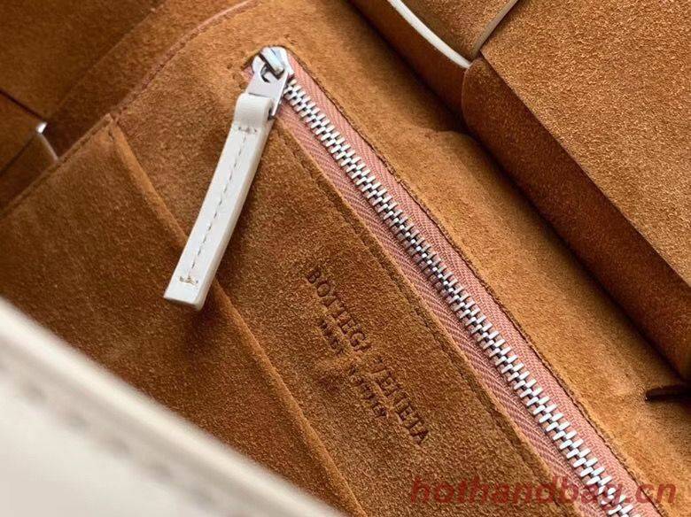 Bottega Veneta Original Weave Leather Arco Top Handle Bag 70013 White Bottega Veneta Original Weave Leather Arco Top Handle Bag 70013 White
