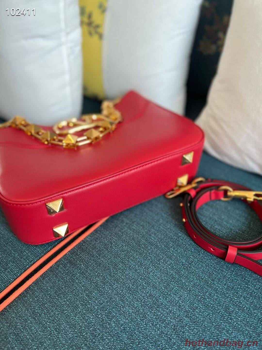 VALENTINO GARAVANI Loco Calf leather bag V2028 red VALENTINO GARAVANI Loco Calf leather bag V2028 red