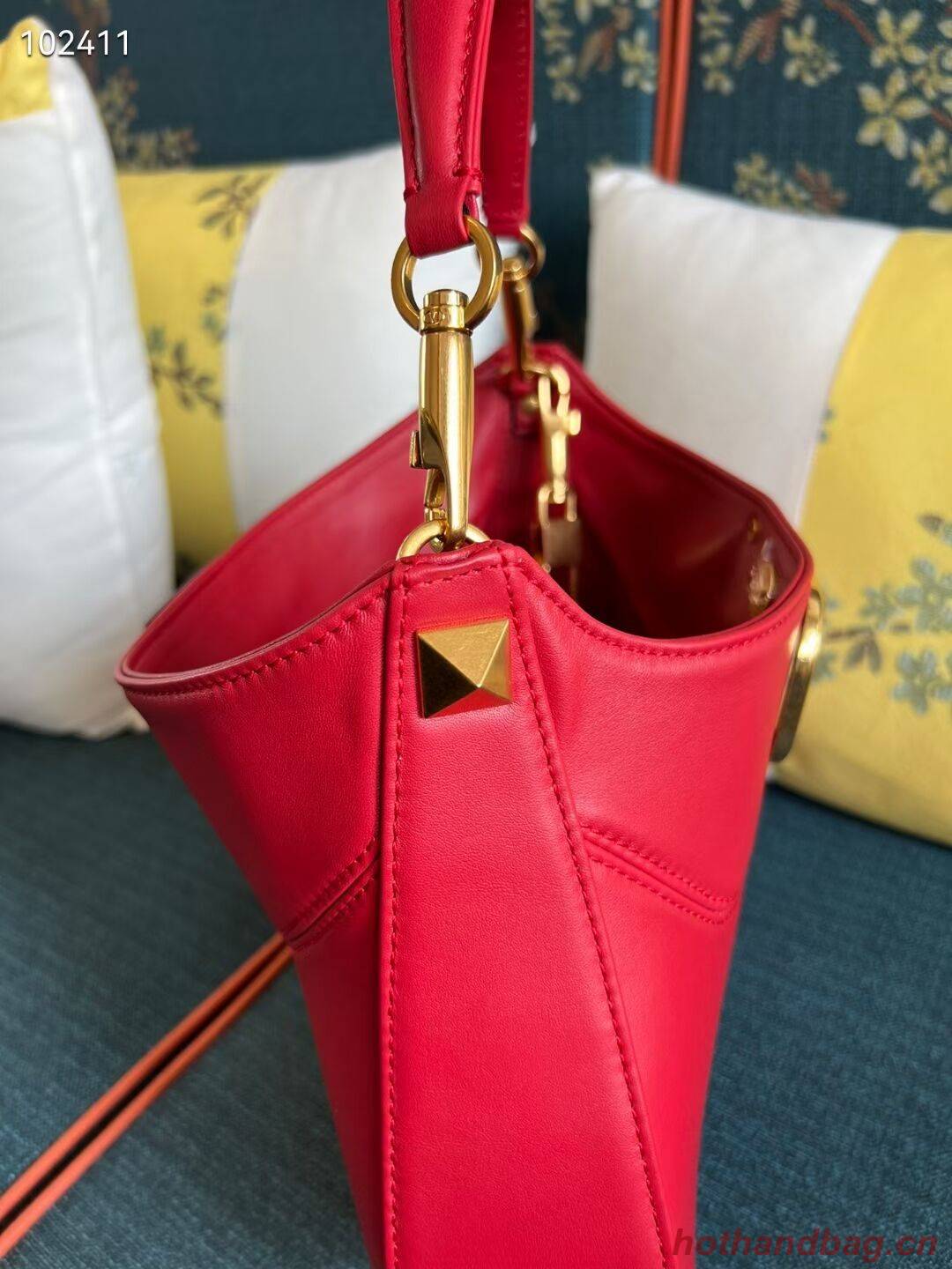 VALENTINO GARAVANI Loco Calf leather bag V2028 red VALENTINO GARAVANI Loco Calf leather bag V2028 red