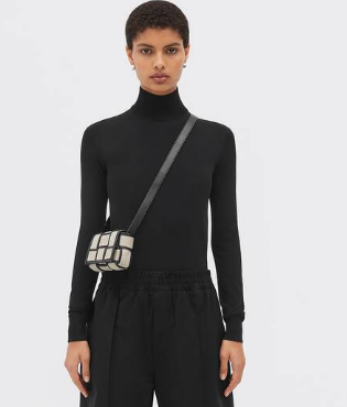 Bottega Veneta Candy Cassette 666688 Natural & black Bottega Veneta Candy Cassette 666688 Natural & black