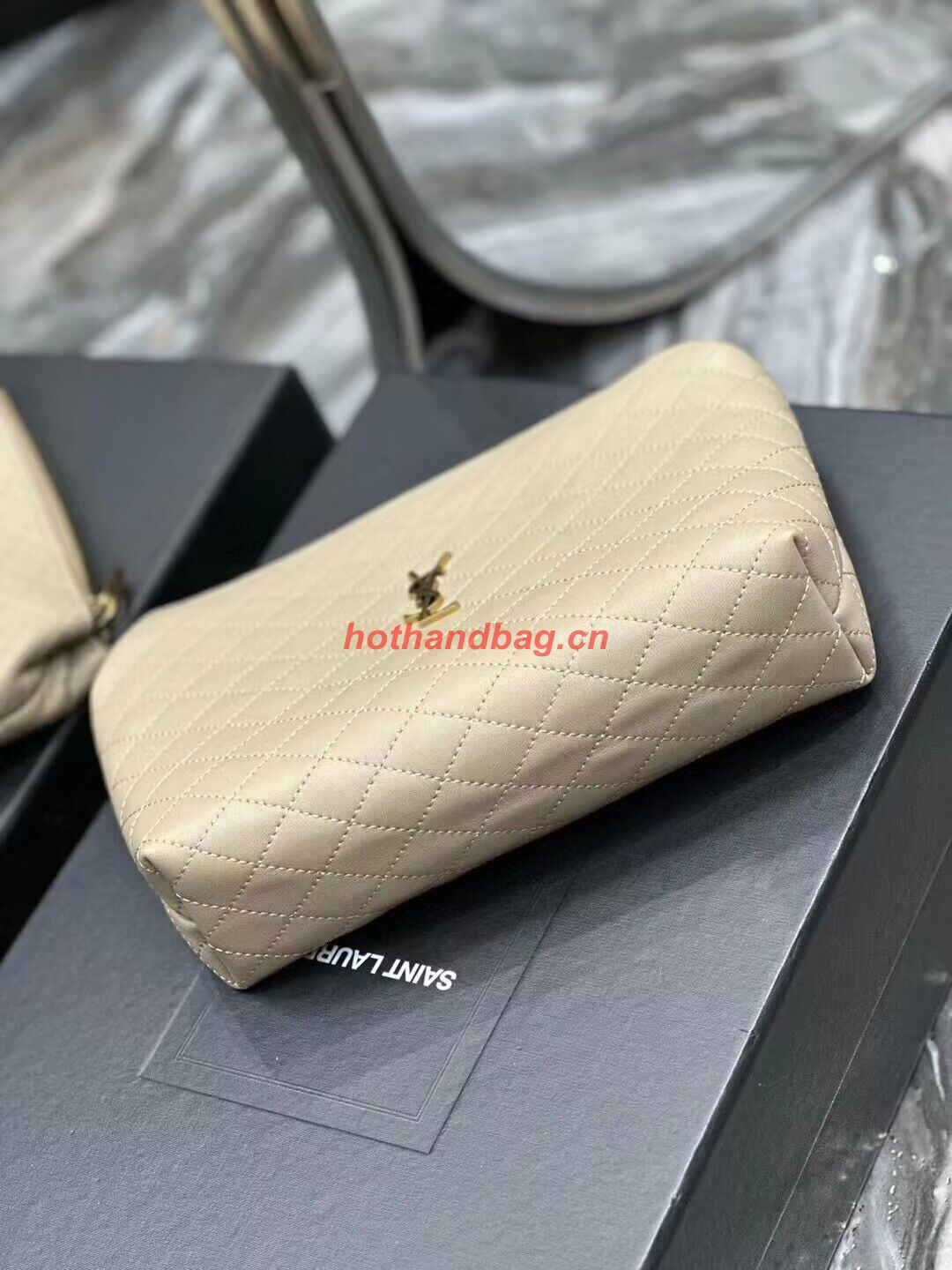 SAINT LAUREN SADE LARGE CLUTCH IN LAMBSKIN Y433955 Beige SAINT LAUREN SADE LARGE CLUTCH IN LAMBSKIN Y433955 Beige