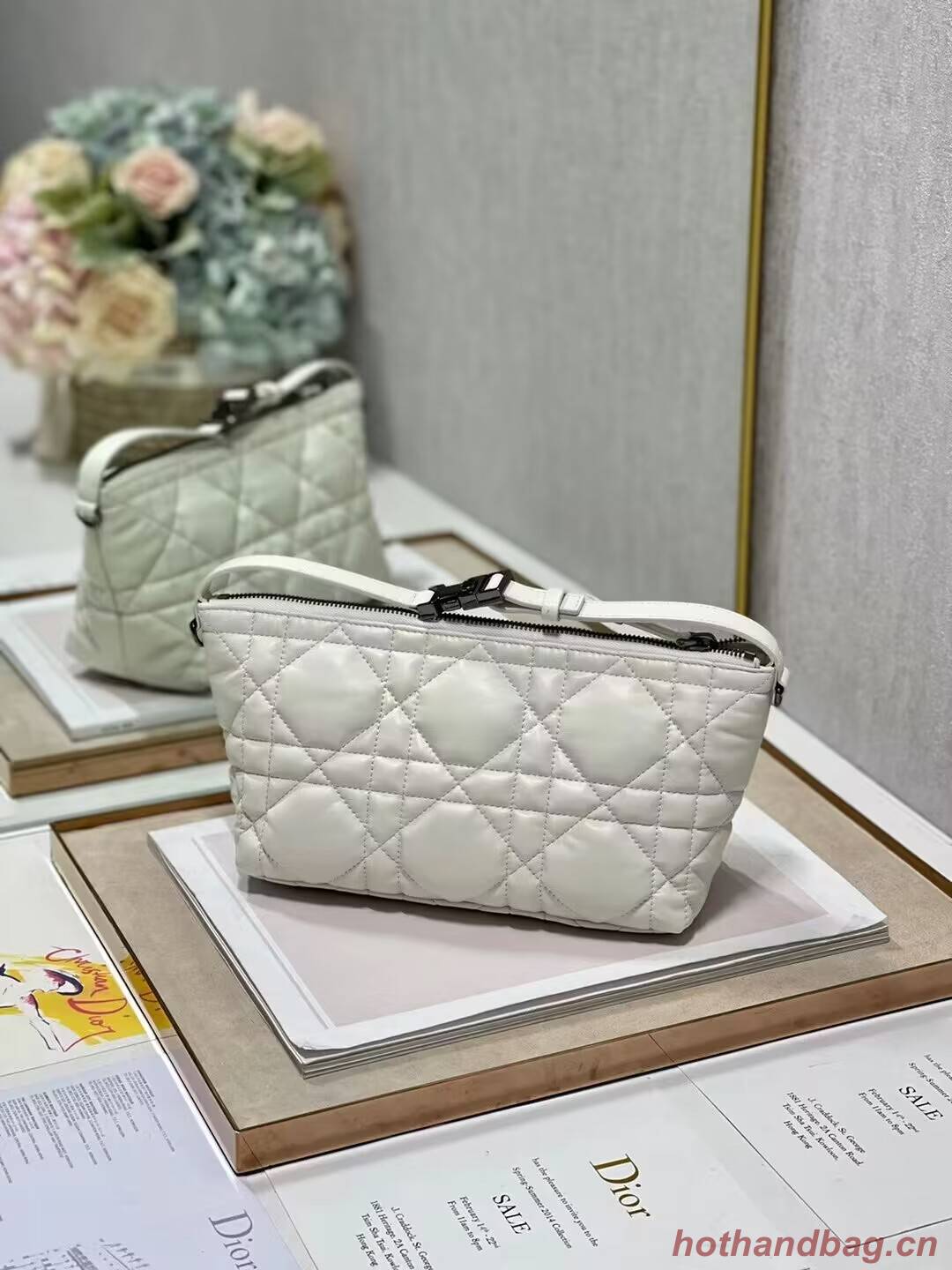 MEDIUM DIORTRAVEL NOMAD POUCH Lambskin S5554O Latte MEDIUM DIORTRAVEL NOMAD POUCH Lambskin S5554O Latte