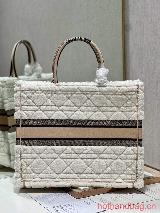 LARGE DIOR BOOK TOTE Ice Cannage Shearling M1286ZO