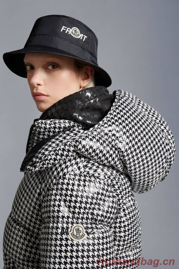 Moncler Top Quality Couple Down Coat MOY00213 Moncler Top Quality Couple Down Coat MOY00213