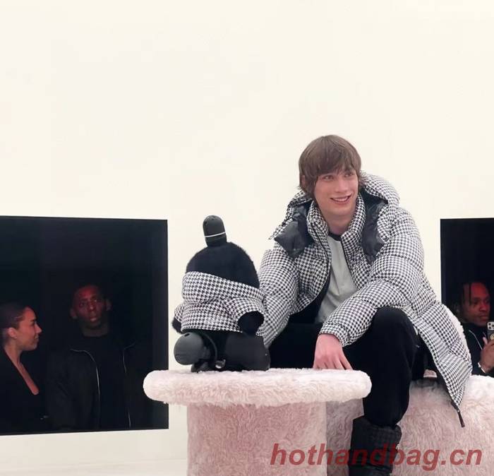 Moncler Top Quality Couple Down Coat MOY00213 Moncler Top Quality Couple Down Coat MOY00213