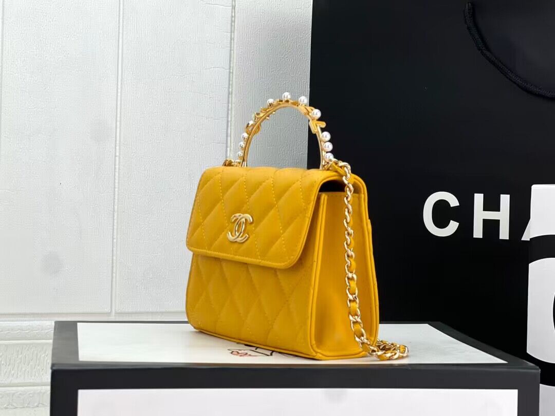CHANEL 22B Kelly Pearl Top Handle Bag AP3513 Yellow CHANEL 22B Kelly Pearl Top Handle Bag AP3513 Yellow