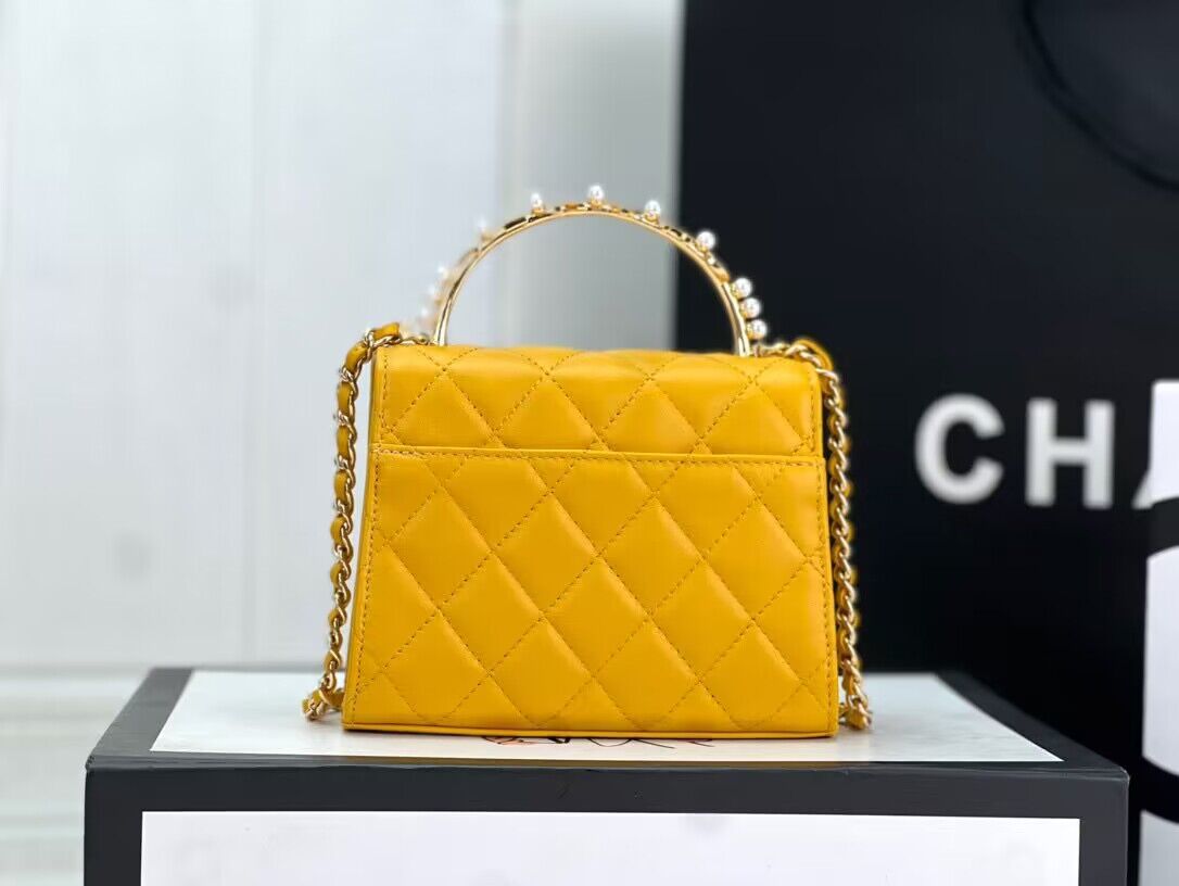 CHANEL 22B Kelly Pearl Top Handle Bag AP3513 Yellow CHANEL 22B Kelly Pearl Top Handle Bag AP3513 Yellow