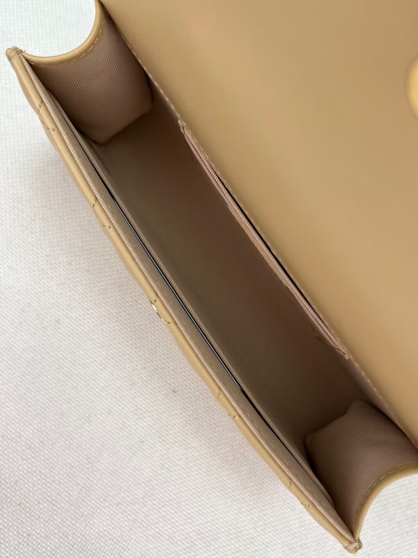 CHANEL 22B Kelly Pearl Top Handle Bag AP3562 Apricot CHANEL 22B Kelly Pearl Top Handle Bag AP3562 Apricot