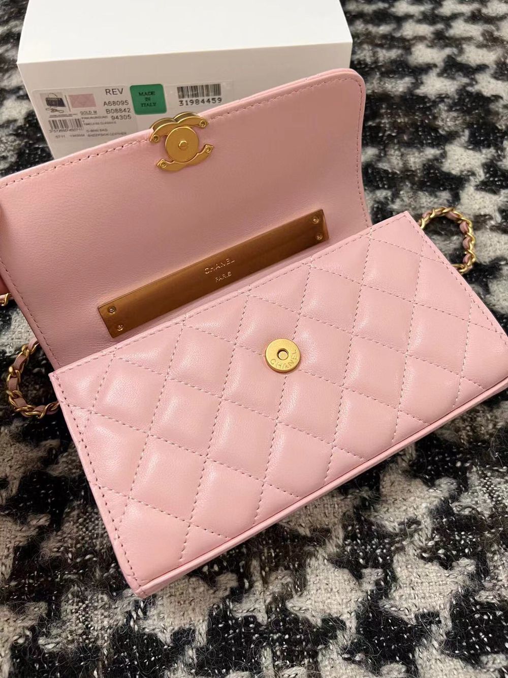CHANEL 22B Kelly Top Handle Bag AP2946Y Pink CHANEL 22B Kelly Top Handle Bag AP2946Y Pink