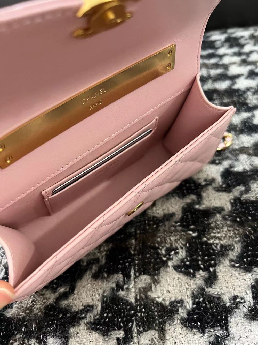 CHANEL 22B Kelly Top Handle Bag AP2946Y Pink CHANEL 22B Kelly Top Handle Bag AP2946Y Pink