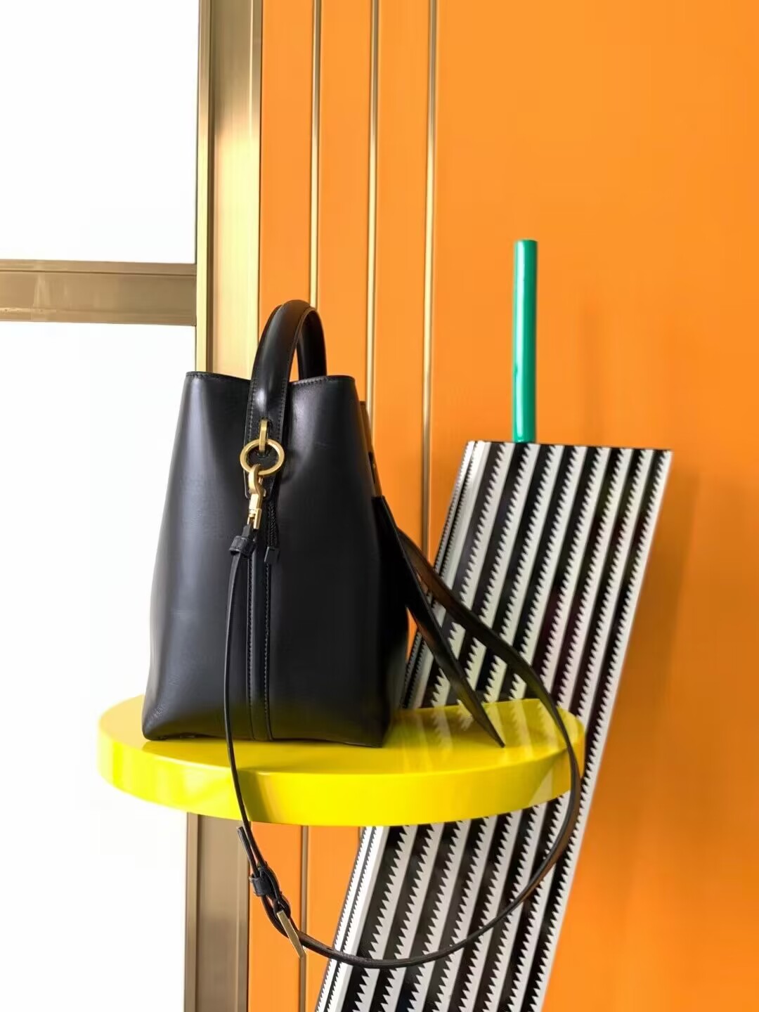 SAINT LAURENT LE 37 IN SHINY LEATHER 7428282 BLACK SAINT LAURENT LE 37 IN SHINY LEATHER 7428282 BLACK