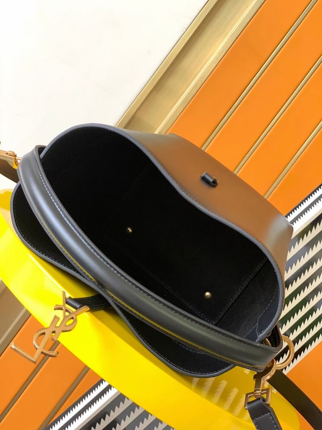 SAINT LAURENT LE 37 SMALL IN SHINY LEATHER 7490362 BLACK SAINT LAURENT LE 37 SMALL IN SHINY LEATHER 7490362 BLACK