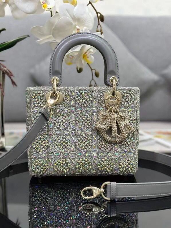 Dior LADY MEDIUM D-LITE BAG M0568O Diamond Embroidery Green Dior LADY MEDIUM D-LITE BAG M0568O Diamond Embroidery Green