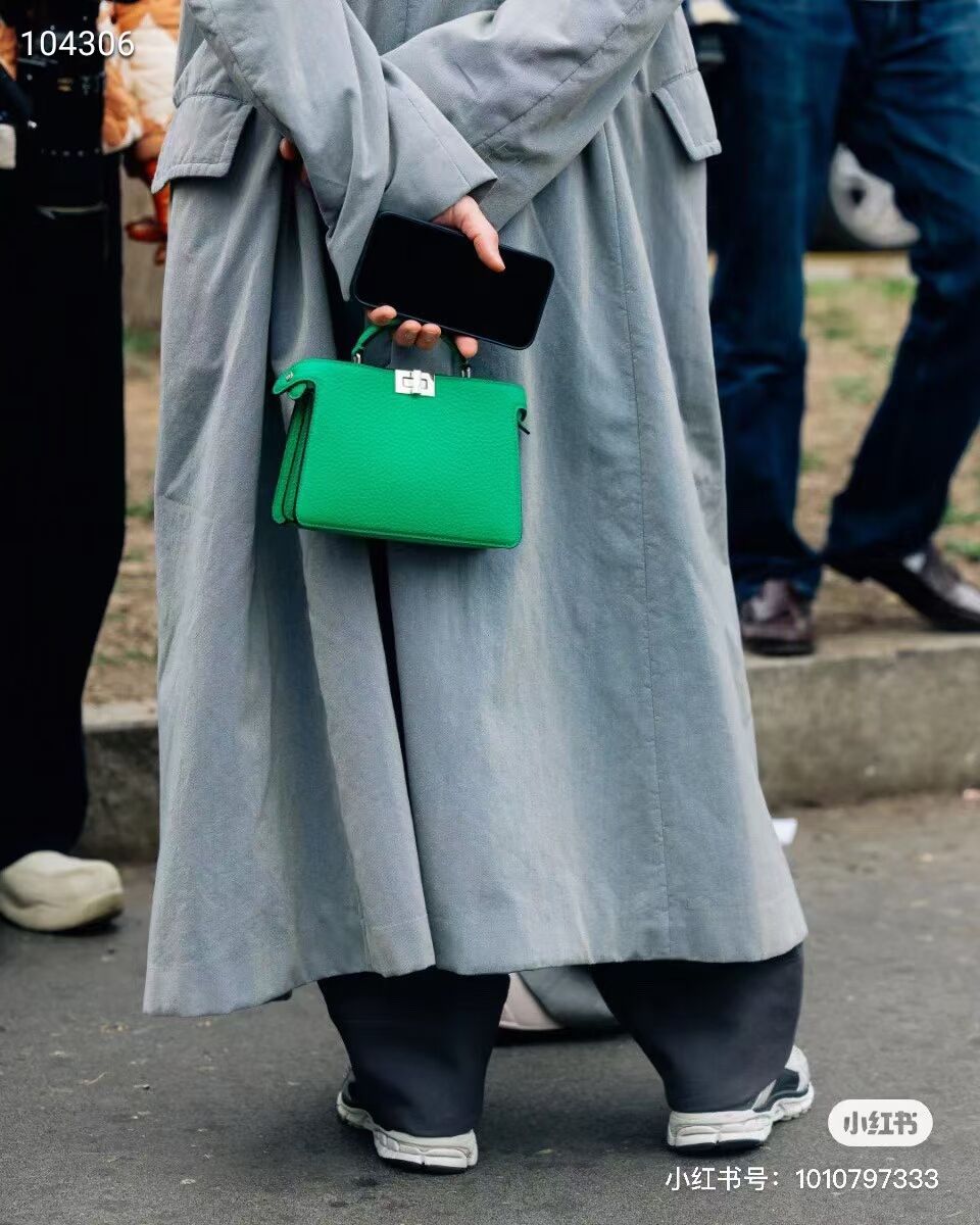 Fendi Peekaboo ISeeU XCross leather bag 7VA582A Tuscan green Fendi Peekaboo ISeeU XCross leather bag 7VA582A Tuscan green