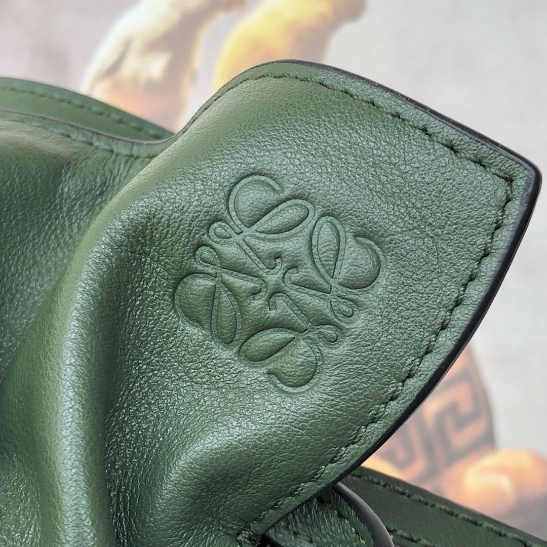 Loewe Flamenco Clutch Bag Original Leather LE0556 Dark green Loewe Flamenco Clutch Bag Original Leather LE0556 Dark green