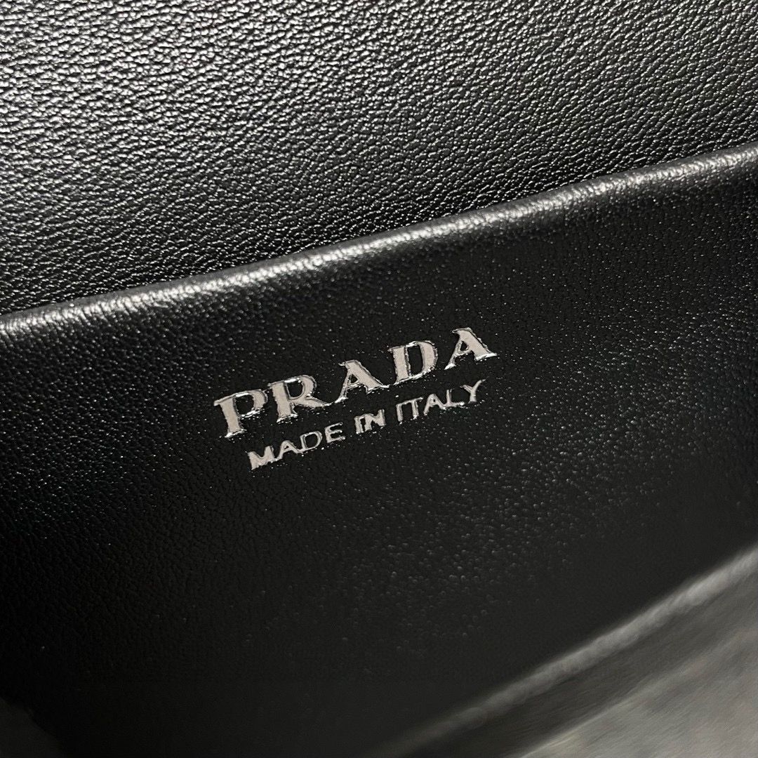 Prada Duchesse card holder with shoulder strap 1MR024 black Prada Duchesse card holder with shoulder strap 1MR024 black