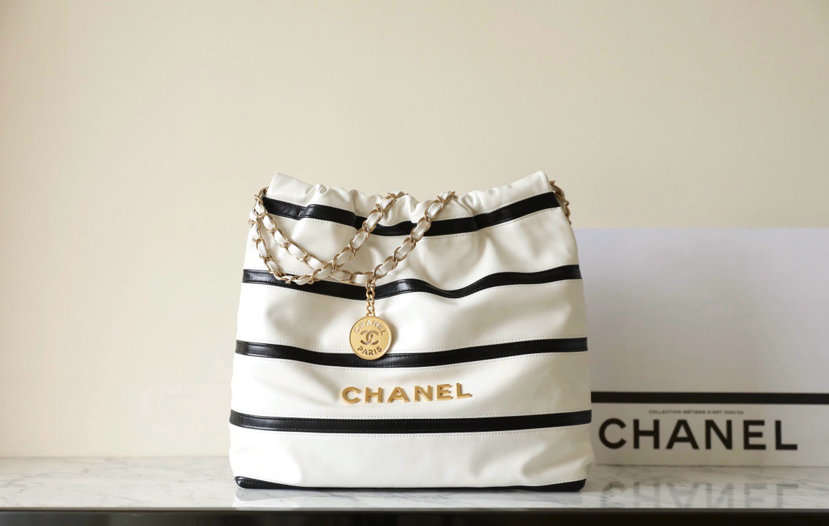 CHANEL 22 HANDBAG AS3260 White & Black CHANEL 22 HANDBAG AS3260 White & Black