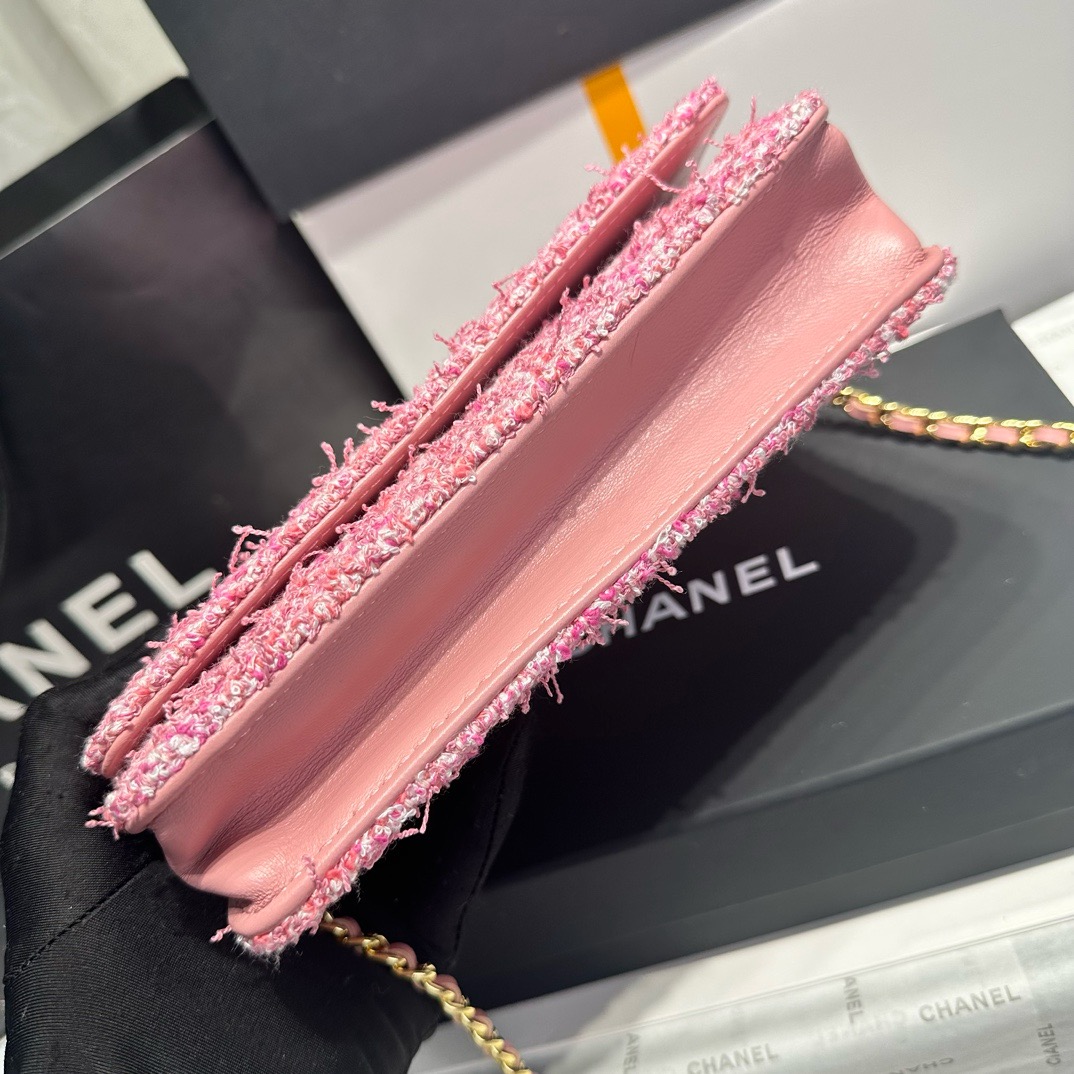CHANEL CLASSIC WALLET ON CHAIN AP0250 Pink & Ecru CHANEL CLASSIC WALLET ON CHAIN AP0250 Pink & Ecru