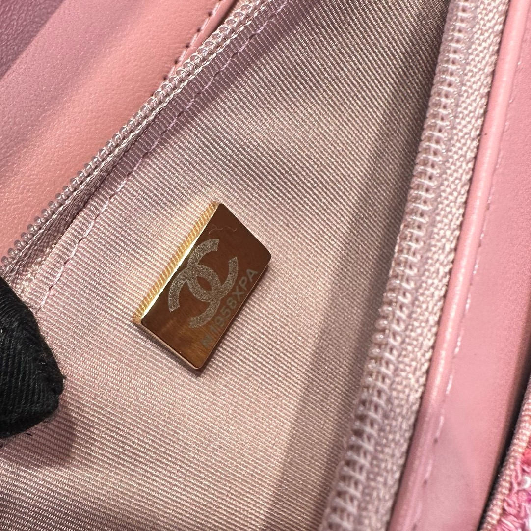 CHANEL CLASSIC WALLET ON CHAIN AP0250 Pink & Ecru CHANEL CLASSIC WALLET ON CHAIN AP0250 Pink & Ecru