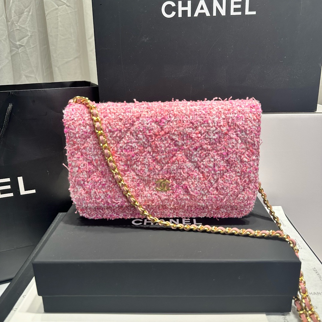 CHANEL CLASSIC WALLET ON CHAIN AP0250 Pink & Ecru CHANEL CLASSIC WALLET ON CHAIN AP0250 Pink & Ecru