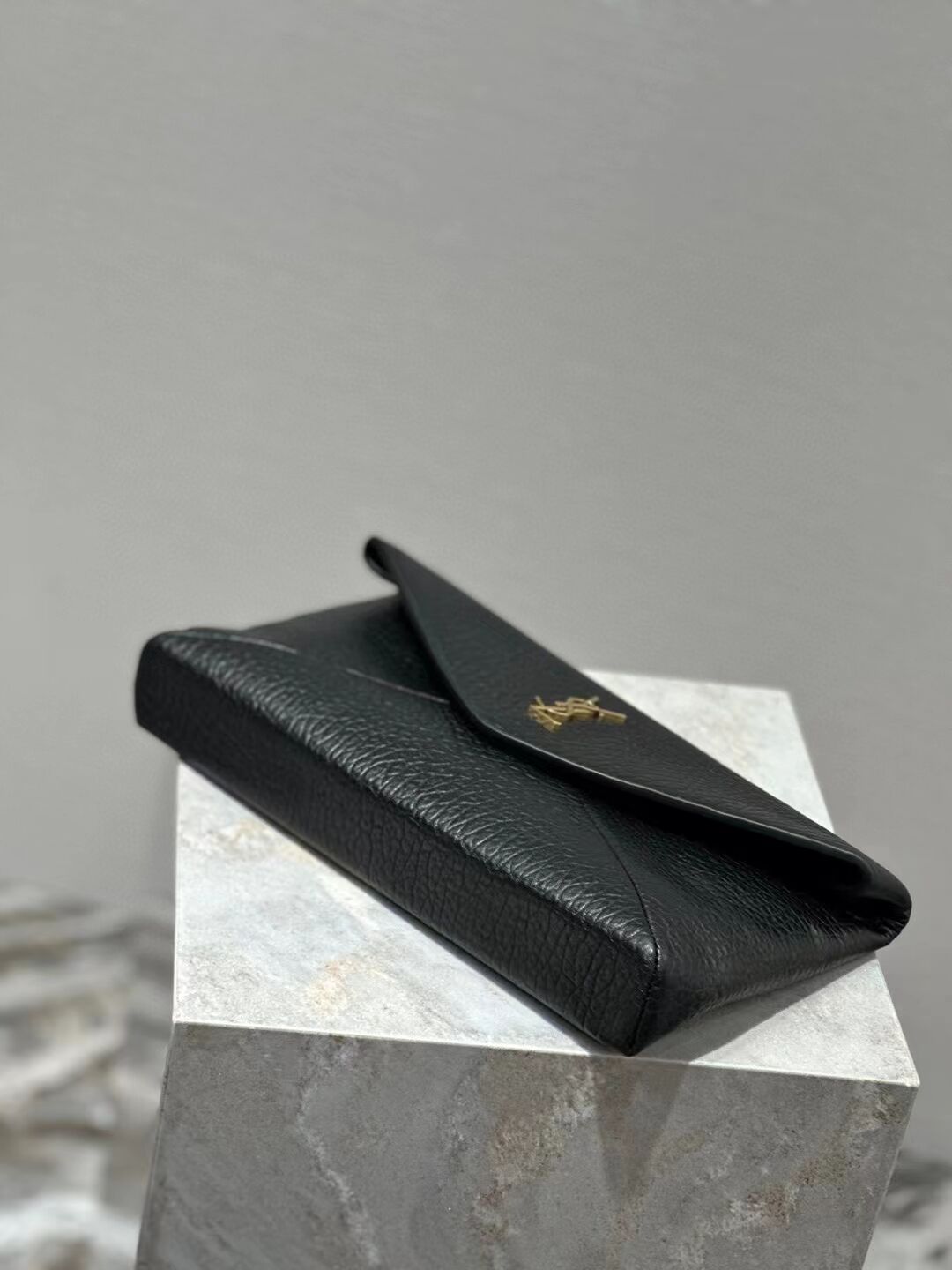 SAINT LAUREN CASSANDRE LARGE ENVELOPE POUCH IN LAMBSKIN 778181 BLACK SAINT LAUREN CASSANDRE LARGE ENVELOPE POUCH IN LAMBSKIN 778181 BLACK