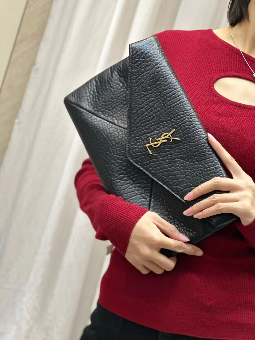 SAINT LAUREN CASSANDRE LARGE ENVELOPE POUCH IN LAMBSKIN 778181 BLACK SAINT LAUREN CASSANDRE LARGE ENVELOPE POUCH IN LAMBSKIN 778181 BLACK