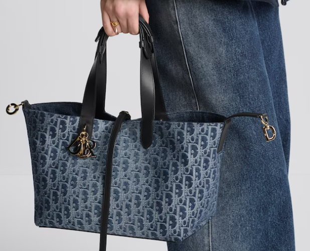 Medium Dior Toujours Bag Blue Denim Dior Oblique Jacquard M2821O Medium Dior Toujours Bag Blue Denim Dior Oblique Jacquard M2821O