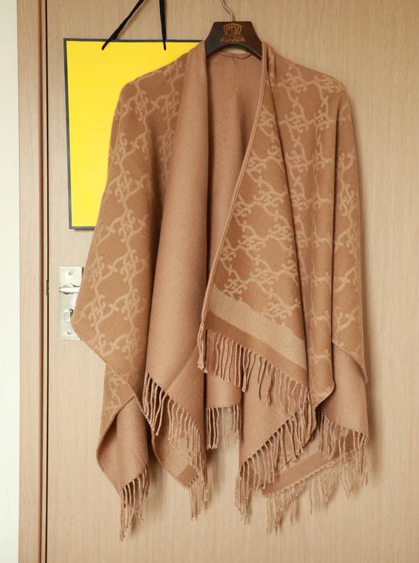 Fendi Cloak FDC00136 Fendi Cloak FDC00136