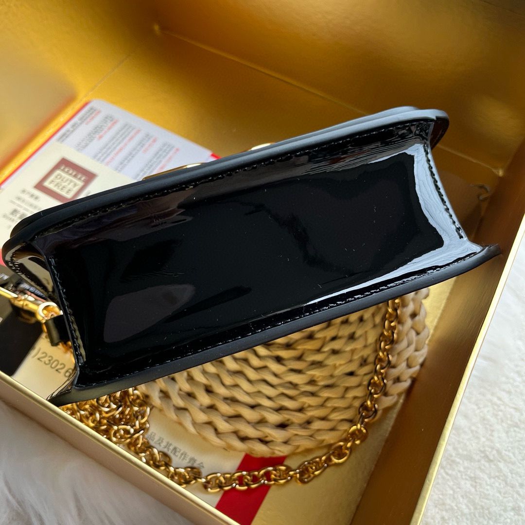 Dolce & Gabbana Patent leather Shoulder Bag DG9113 Black Dolce & Gabbana Patent leather Shoulder Bag DG9113 Black