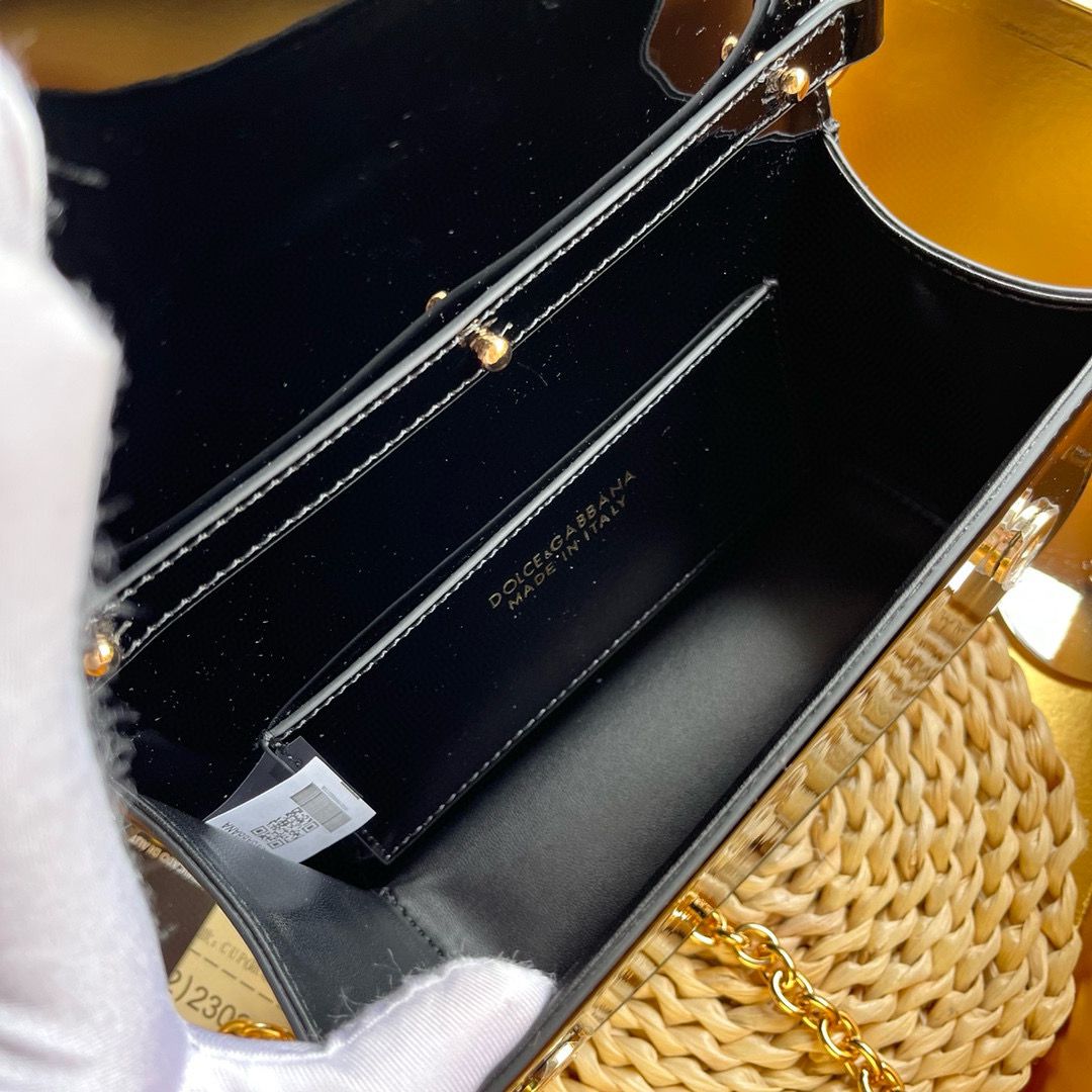 Dolce & Gabbana Patent leather Shoulder Bag DG9113 Black Dolce & Gabbana Patent leather Shoulder Bag DG9113 Black