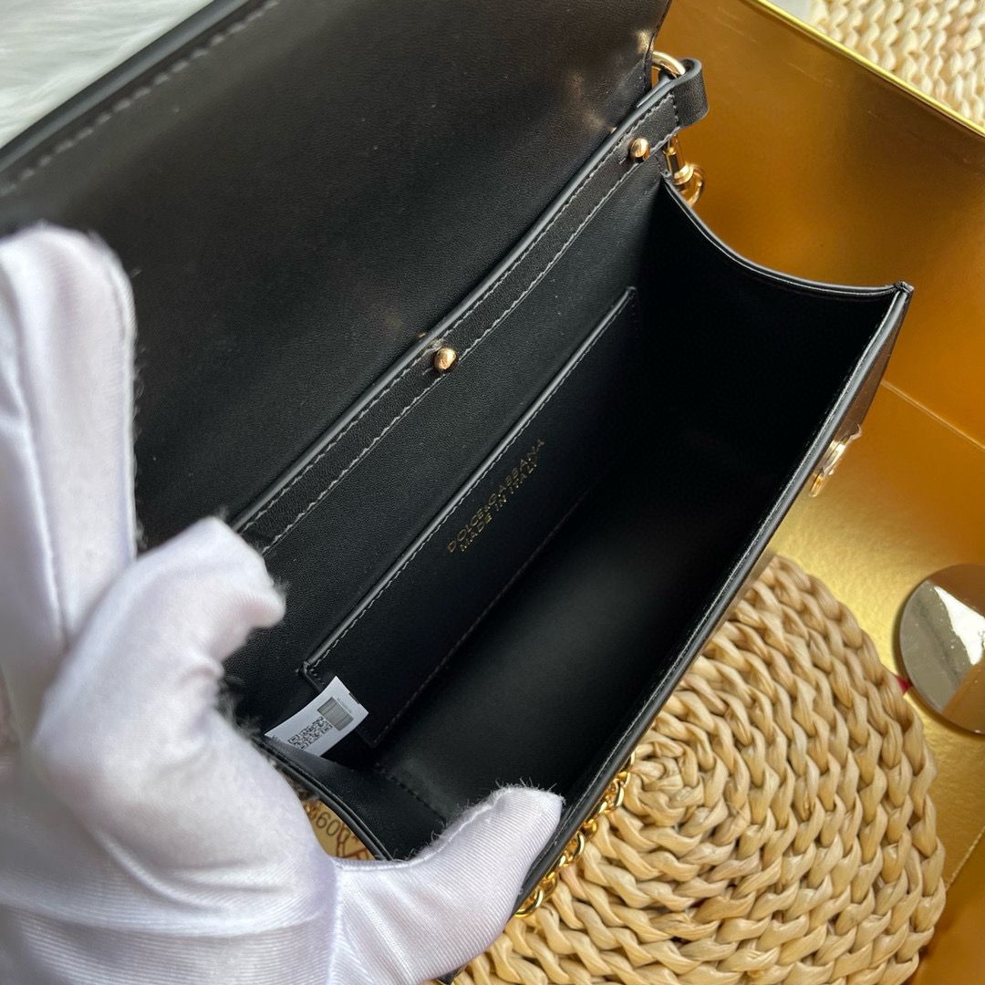 Dolce & Gabbana Sheepskin leather Shoulder Bag DG9113 Black Dolce & Gabbana Sheepskin leather Shoulder Bag DG9113 Black