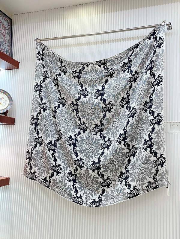 Valentino Scarf VOC00001