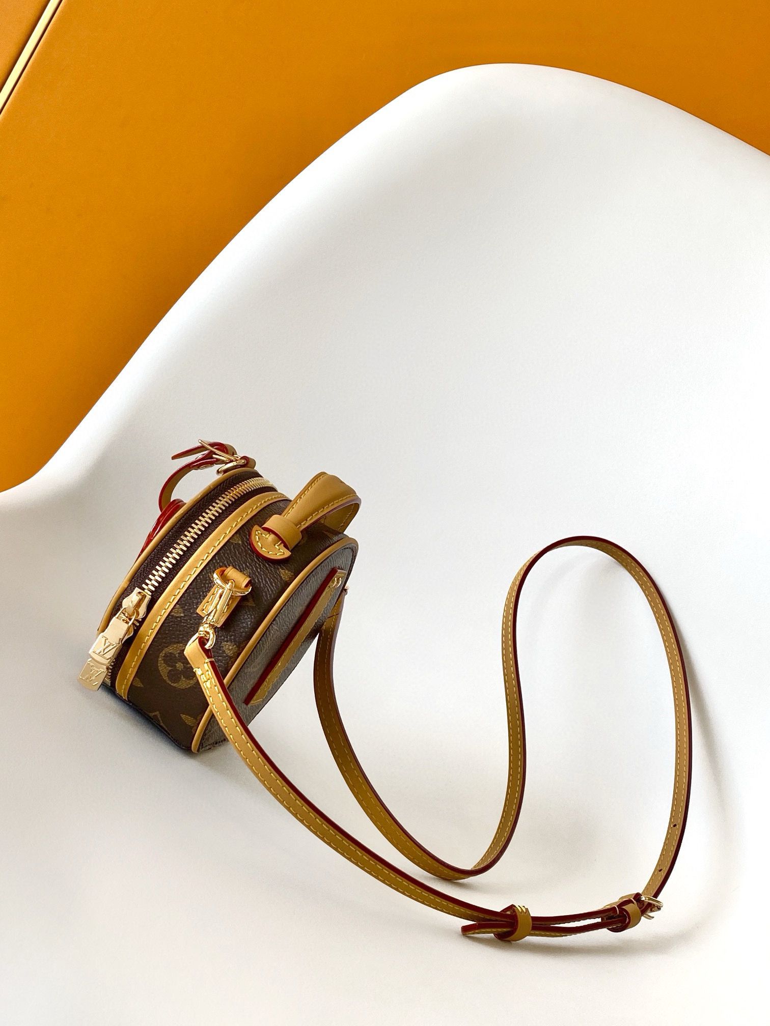 Louis Vuitton Original Monogram Canvas MINI BOITE CHAPEAU M44699 Louis Vuitton Original Monogram Canvas MINI BOITE CHAPEAU M44699