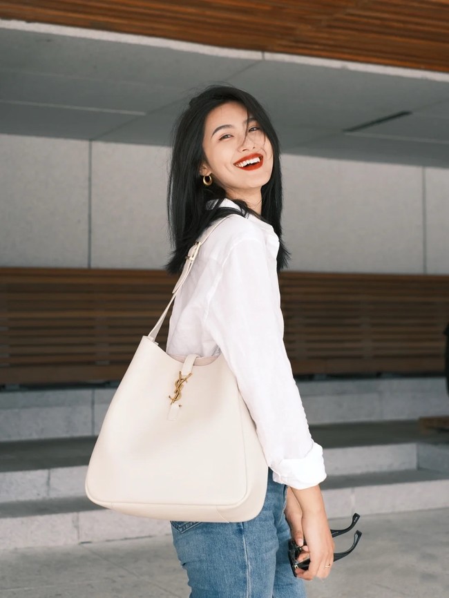 SAINT LAURENT LE 5 A 7 SUPPLE LARGE IN GRAINED LEATHER 753837 DUSTY GREY