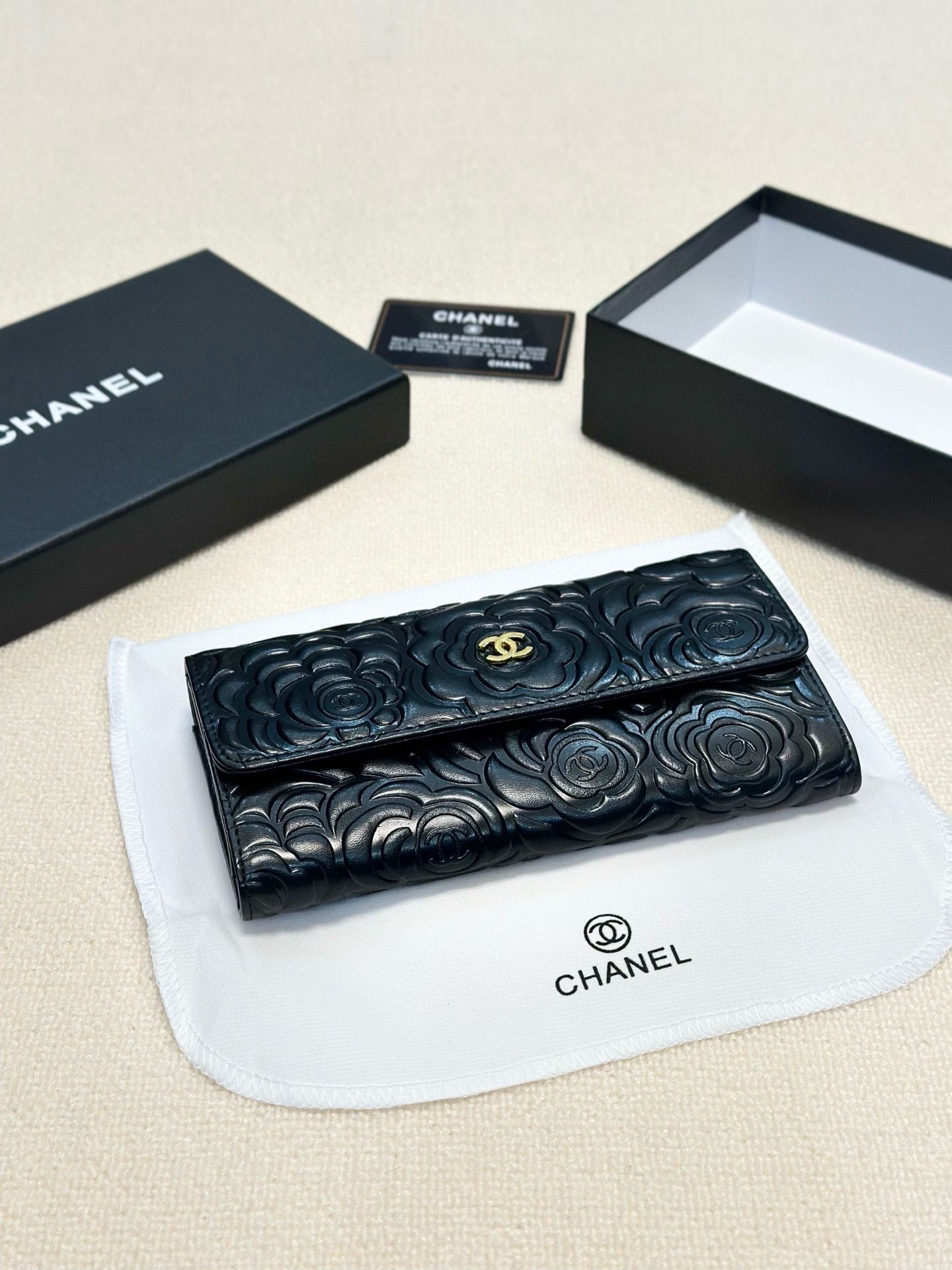 Chanel Original Leather Camellia Wallet C39020 Black Chanel Original Leather Camellia Wallet C39020 Black