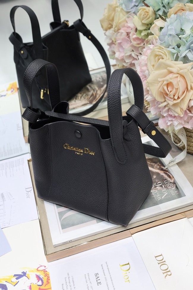 Dior Medium Signature Bucket Bag Grained Calfskin M2841USKU black