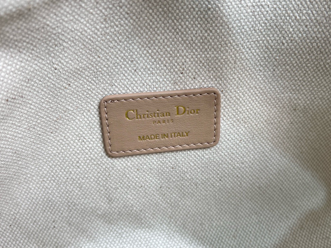 MEDIUM DIORTRAVEL NOMAD POUCH Oblique Jacquard S5554O Natural