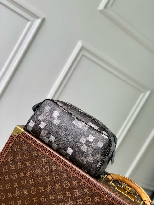 Louis Vuitton Dopp Kit M15109 black