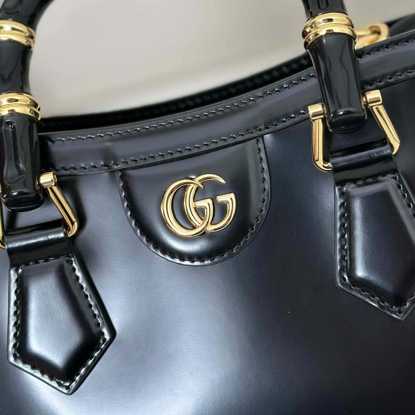 Gucci Diana small tote bag 832936 black