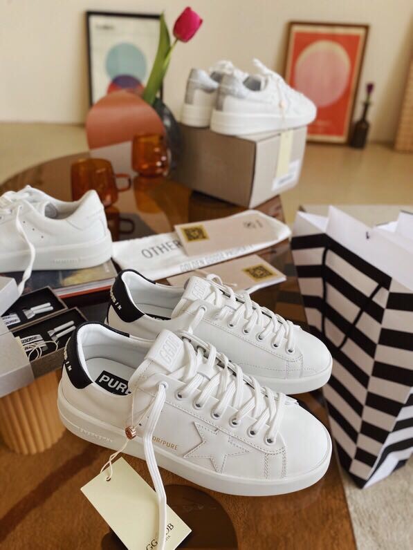 GOLDEN GOOSE DELUXE BRAND Flat shoes 45016-1