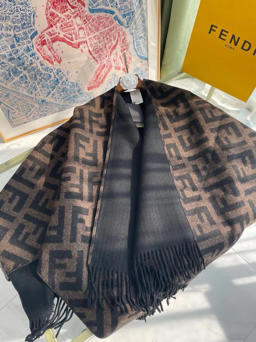 Fendi Cape Double-sided cashmere FDC35915