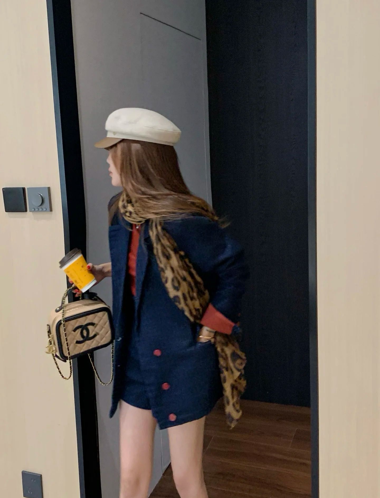 Chanel Original Leather Medium Cosmetic Bag 93443 Apricot&Black Chanel Original Leather Medium Cosmetic Bag 93443 Apricot&Black