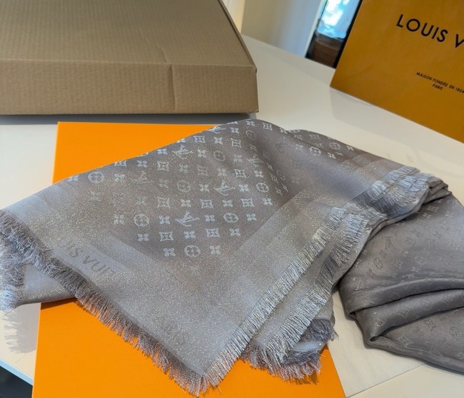 Louis Vuitton Monogram Classic Shawl M97743-3