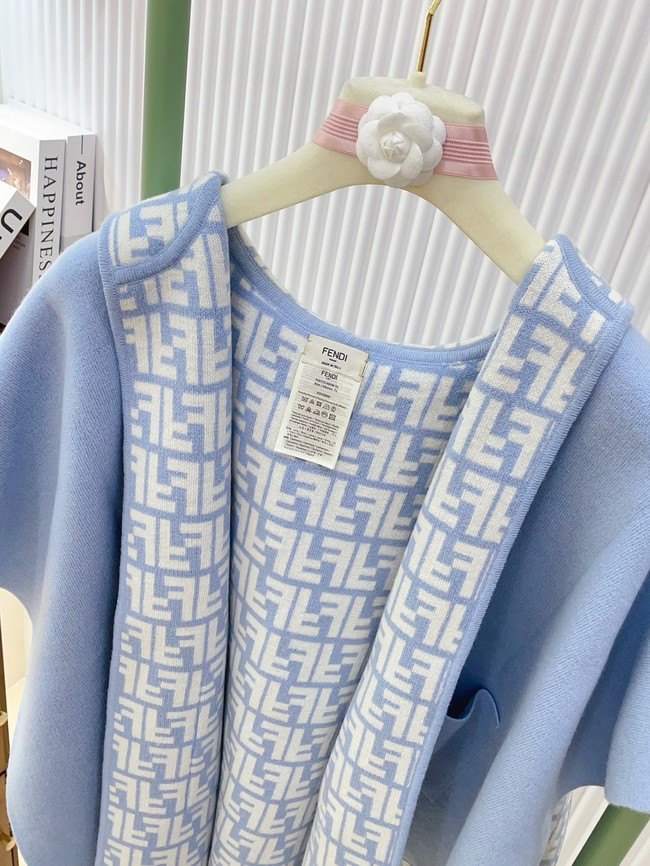 Fendi Cashmere cape FXX723