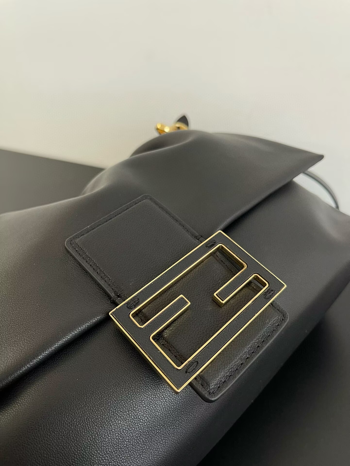 Fendi Mamma Baguette Original Leather Top Handle Bag 8832 Black Fendi Mamma Baguette Original Leather Top Handle Bag 8832 Black