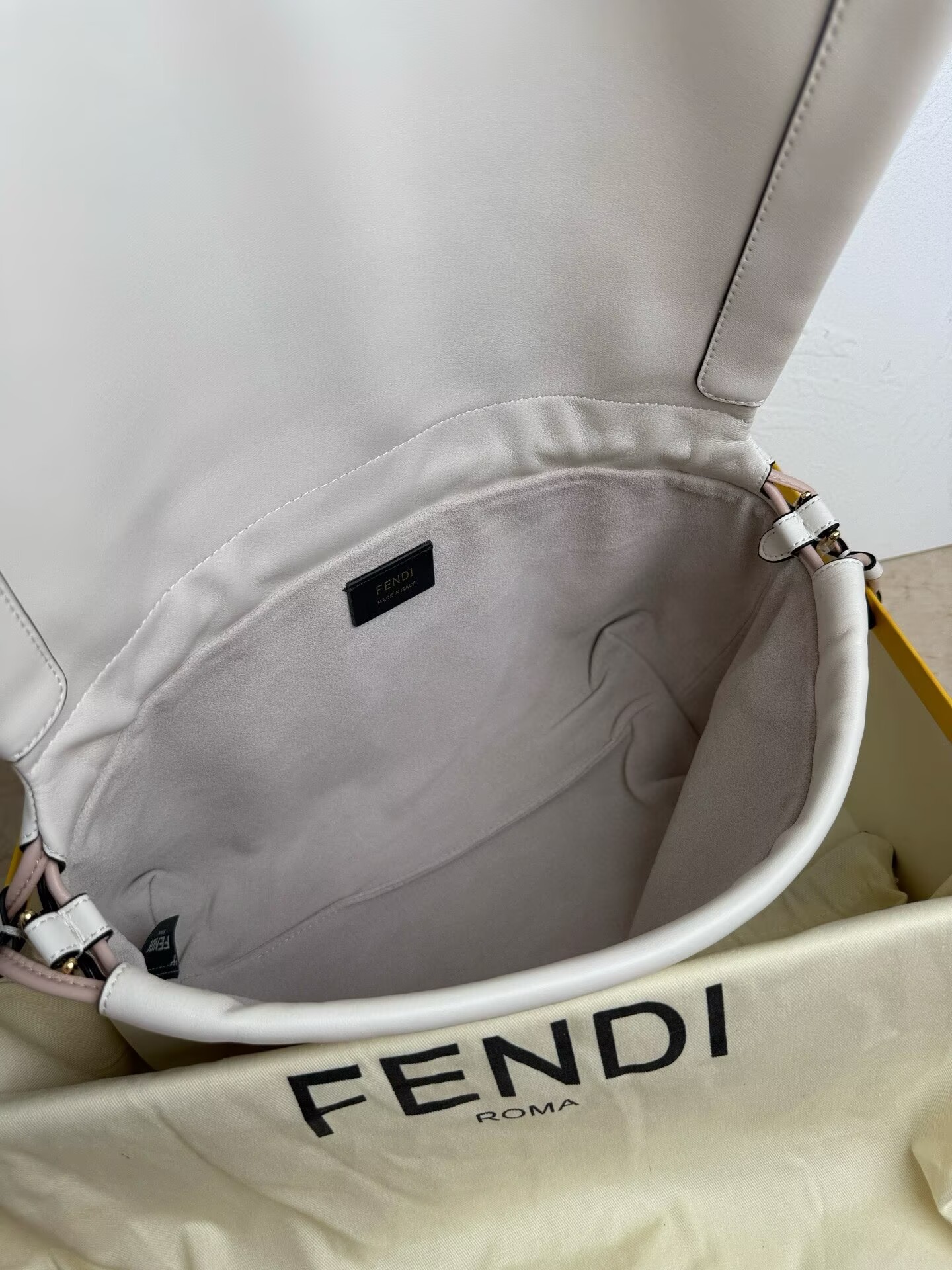 Fendi Mamma Baguette Original Leather Top Handle Bag 8832 White Fendi Mamma Baguette Original Leather Top Handle Bag 8832 White