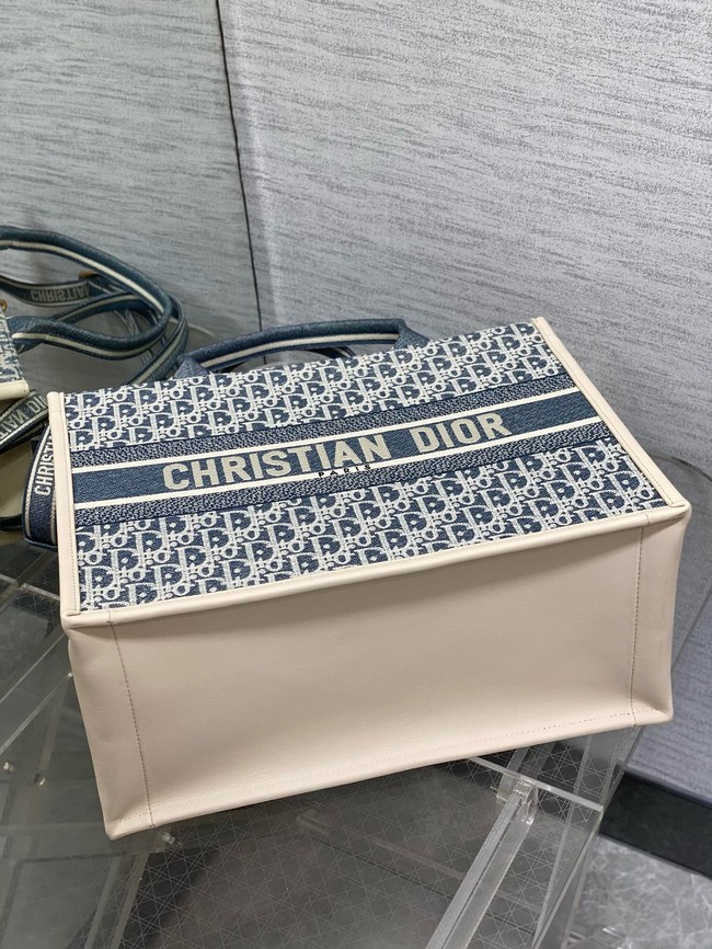 Medium Dior Book Tote Dior Oblique Embroidery and Calfskin M1324CZ-2